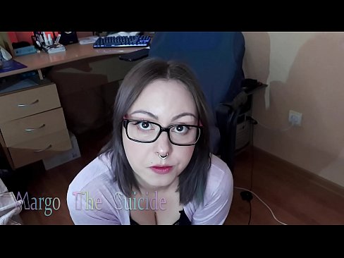 ❤️ Kynþokkafull stelpa með gleraugu sýgur dildó djúpt á myndavélinni ️ Kynlífsmyndband á is.it-com.top ❌️❤