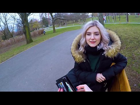 ❤️ Gleypir heitt ásamt ókunnugra fyrir peninga - blástur í garðinum eftir Evu Elfie ️ Kynlífsmyndband á is.it-com.top ❌️❤